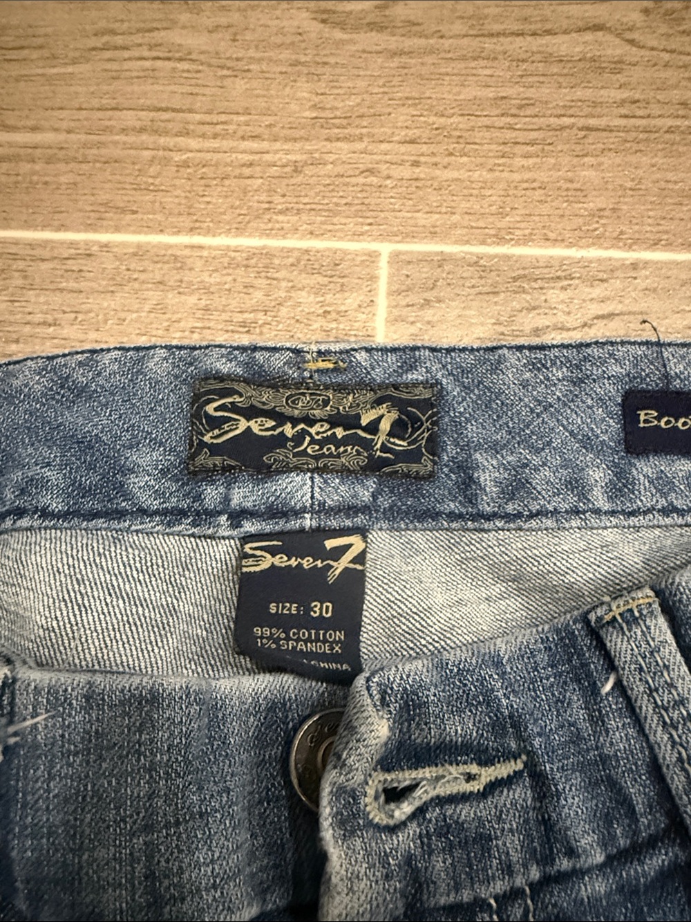 Seven7 Women's Light Wash Bootcut Jeans in Blue